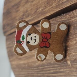 B646‎ seasonal teddy bear folksy wooden brooch